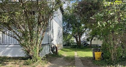 2 Bedroom Fully Furnished, Pets Welcomed, W/D in unit, private parking,
