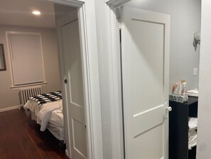 2 bedrooms, desk, iron/ironing board, WiFi