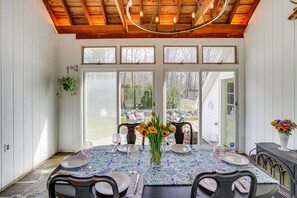 Dining - Saugerties Farmhouse: Sauna & Countryside Views (Saugerties)