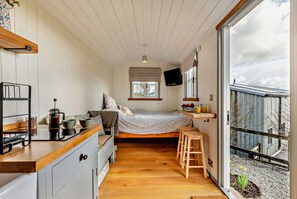 1 dormitorio, tabla de planchar con plancha, wifi gratis y ropa de cama
