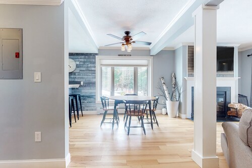 Ski-in/out, dog-friendly condo with prime location for skiing & hiking