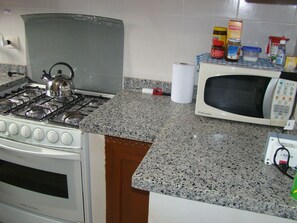 Private kitchen - Surbackpackers (Santa Cruz)