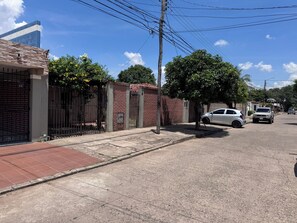 Exterior - Surbackpackers (Santa Cruz)