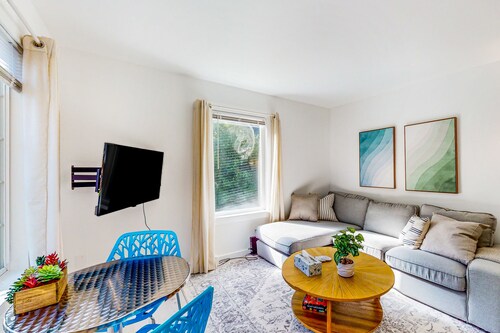 Dynamic home with large yard - walkable location & near Steel Lake Park & golf