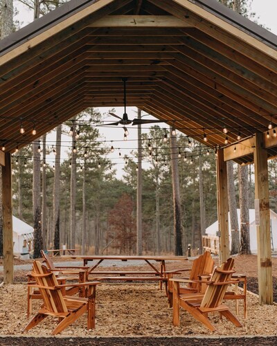 A secluded haven on 5,000 acres in NW Georgia, just 45 minutes from Atlanta and Chattanooga, and a quick 10-minute drive to downtown Rome. Explore private trails along the Etowah river, bask in wildlife, and gaze at mesmerizing stars. Your perfect es