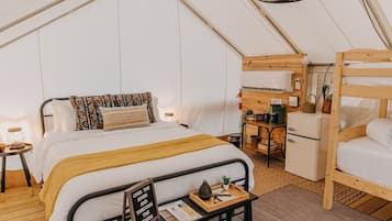 1 bedroom, bed sheets