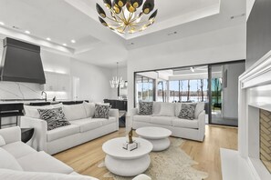 Smart TV, fireplace - Lake Views on Lake Tuscaloosa (Northport)