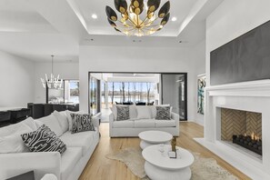 Smart TV, fireplace - Lake Views on Lake Tuscaloosa (Northport)