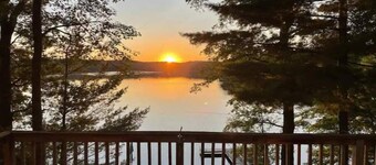Nichols Lake Sunset Cottage