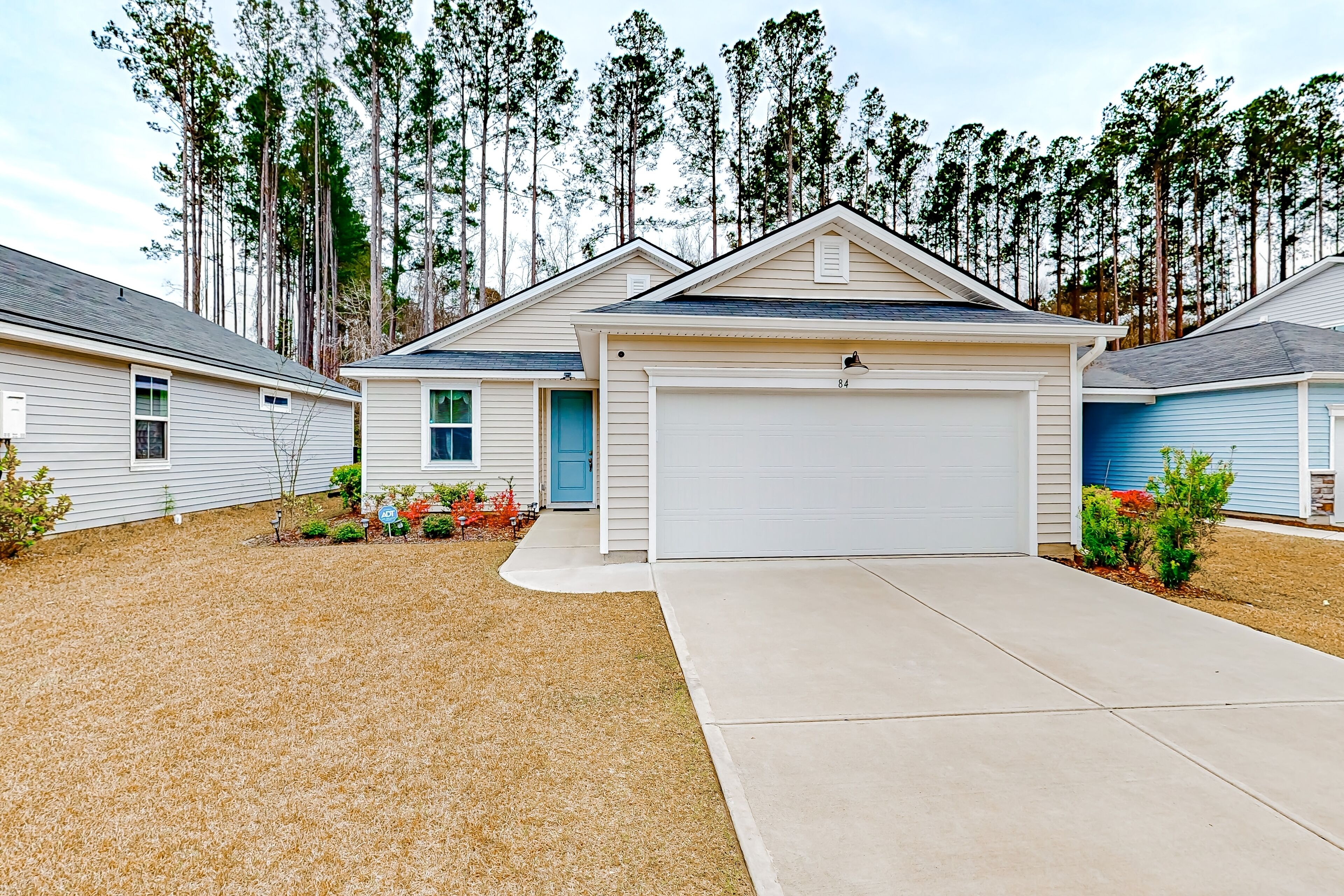 Secluded home in gated community with pool, pickleball, BBQ, patio, W/D, & AC