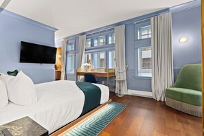 Premium Suite, City View | Egyptian cotton sheets, premium bedding, minibar, in-room safe - Hotel Maurice (Québec City)