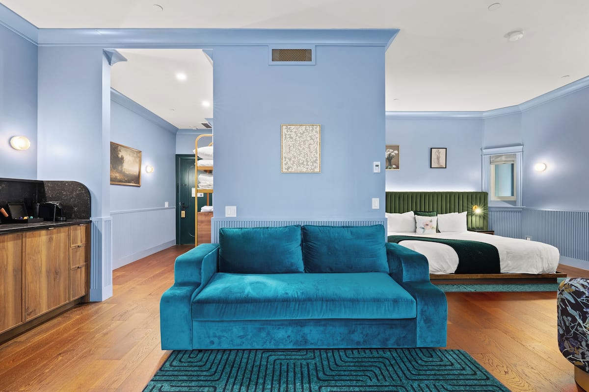 Camera Elite, 1 letto queen con divano letto, vista città | 1 camera, biancheria da letto di alta qualità, una cassaforte in camera