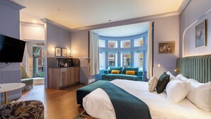 Signature Room, 1 Queen Bed with Sofa bed | Egyptian cotton sheets, premium bedding, minibar, in-room safe - Hotel Maurice (Québec City)