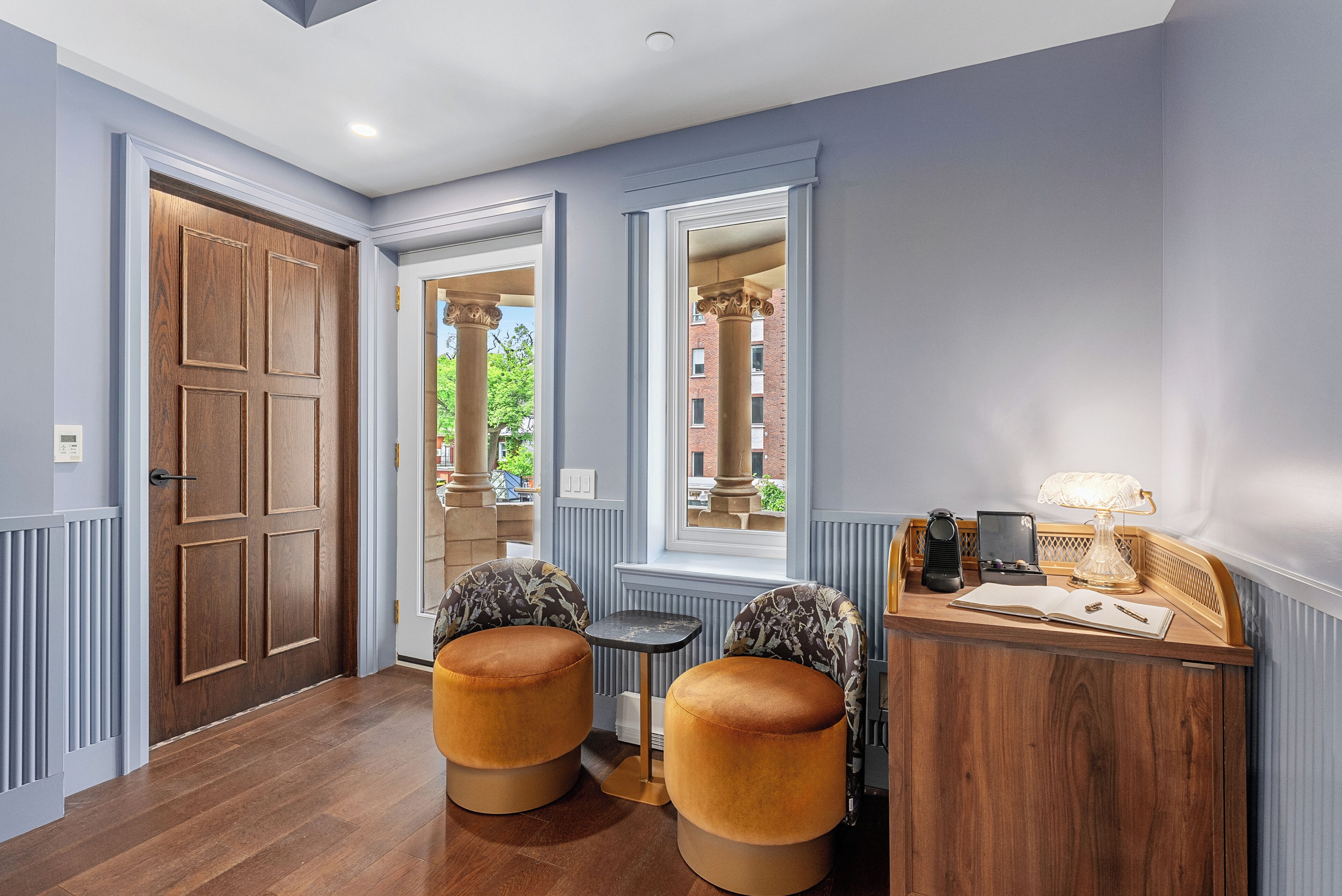 Rom – design, 1 queensize-seng, byutsikt | Sengetøy i egyptisk bomull, sengetøy av topp kvalitet og minibar