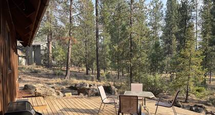 Relisted after Remodel, Cedar Chalet, New Hot Tub, Top Guest Reviews, Dog OK