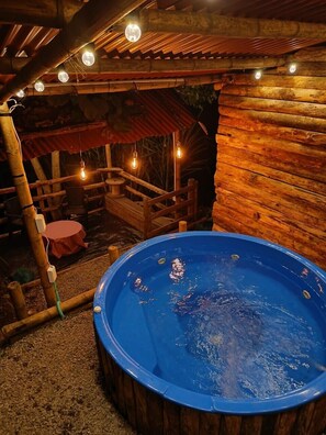 Chalet rustique romantique, vue sur la montagne | Literie fournie