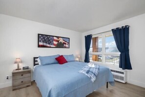 2 bedrooms, iron/ironing board, travel cot, WiFi - 404 - Walk to Landing, Convention Center & Cox Med (Branson)