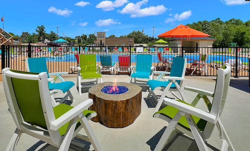 404 - Walk to Landing, Convention Center & Cox Med