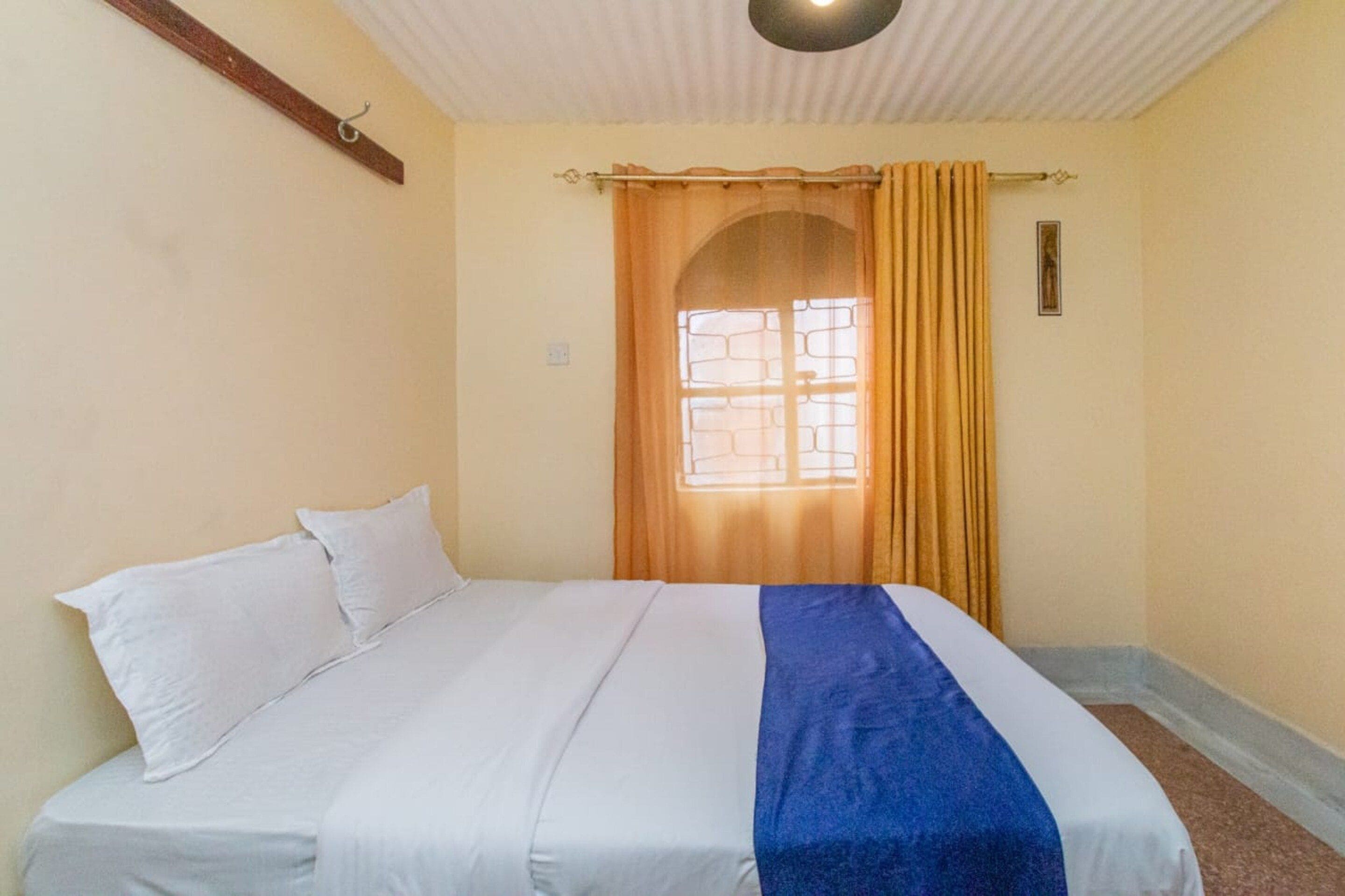 Standard Double Room | Desk, laptop workspace, free WiFi