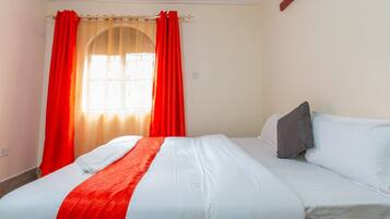 Standard Double Room | Desk, laptop workspace, free WiFi