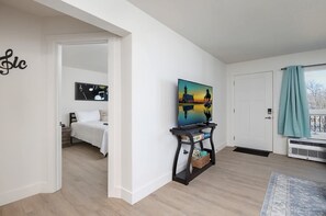 1 chambre, fer et planche à repasser, lit parapluie, Wi-Fi