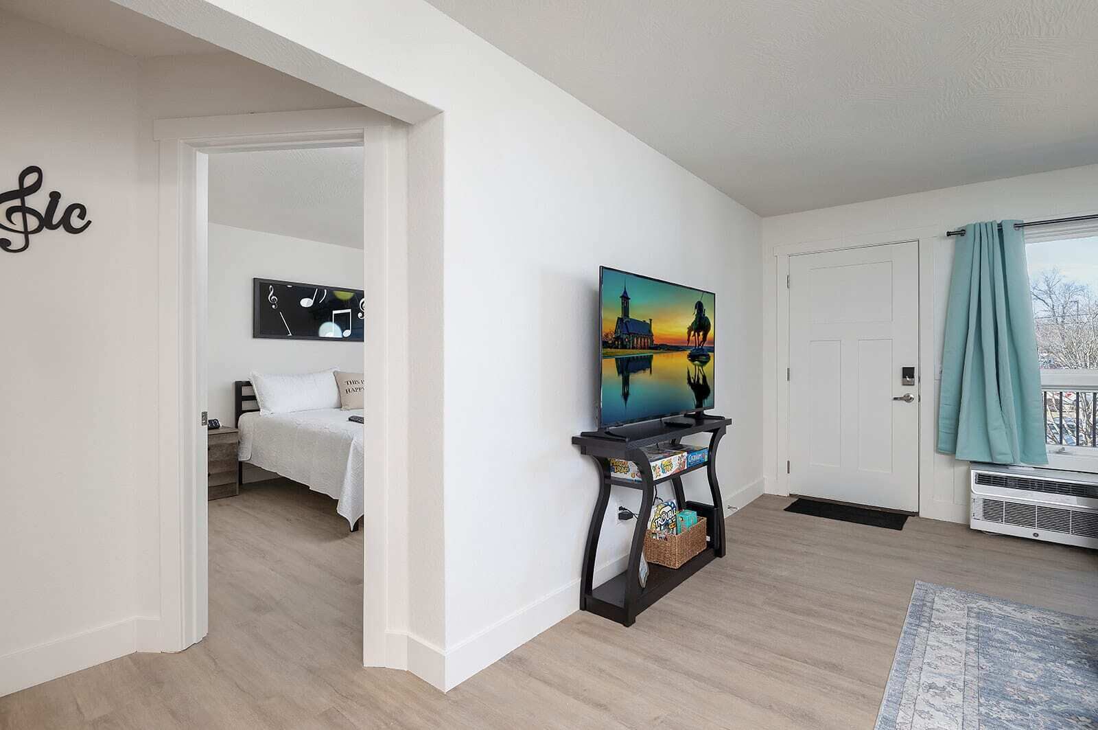 1 bedroom, iron/ironing board, travel crib, WiFi