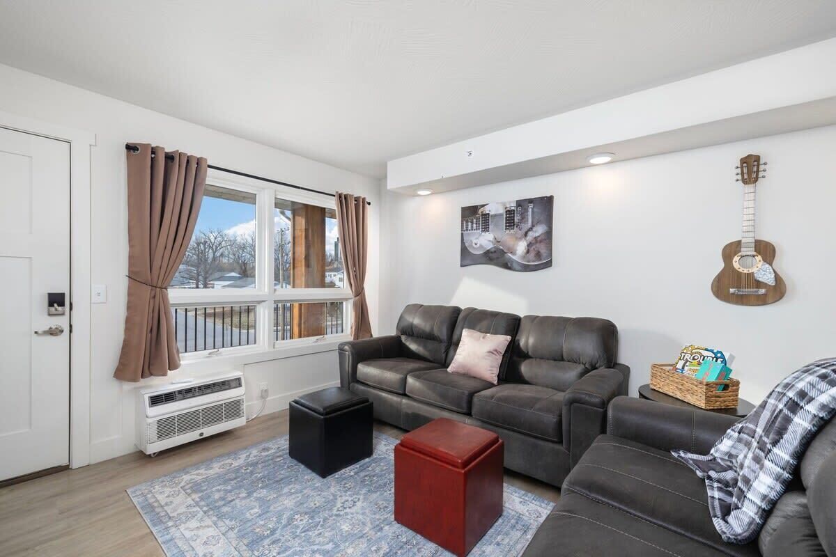 TV, fireplace, offices