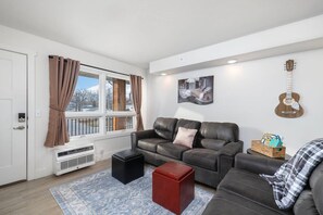 TV, fireplace, offices