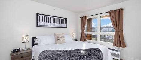 2 habitaciones, tabla de planchar con plancha, cuna de viaje y wifi