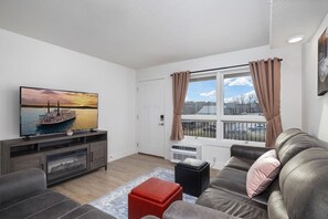 TV, peis og kontorer