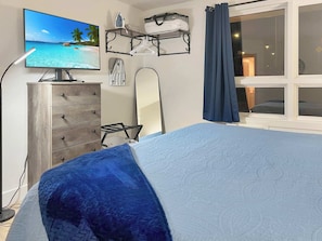 1 bedroom, iron/ironing board, WiFi, bed sheets - 106-Walk to Downtown & Landing | Pools + No Stairs (Branson)