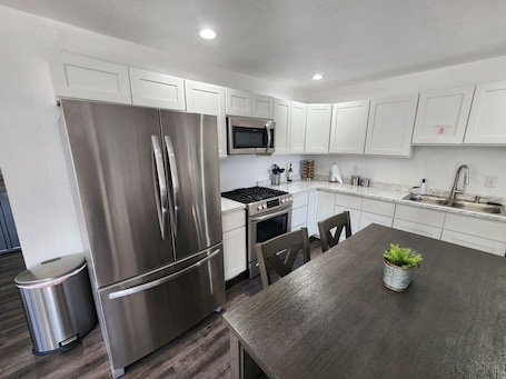 Fridge, microwave, oven, stovetop. Babbling Brook Apartments