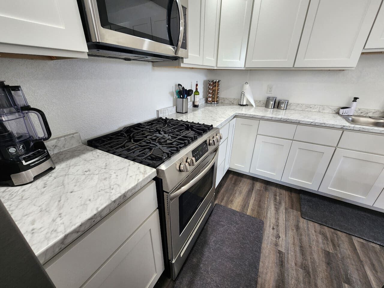 雪櫃、微波爐、焗爐、爐具