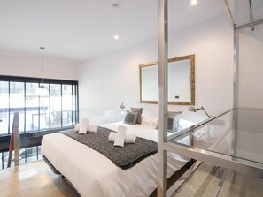 Iron/ironing board, travel cot, WiFi, bed sheets