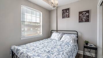 2 soverom, strykejern/-brett, wi-fi og sengetøy