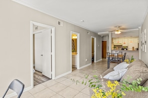 TV - Quant Downtown Columbia Apartment (Columbia)