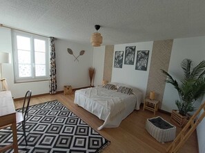 2 bedrooms, iron/ironing board, travel cot, WiFi