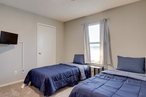 3 habitaciones, escritorio, tabla de planchar con plancha y wifi 