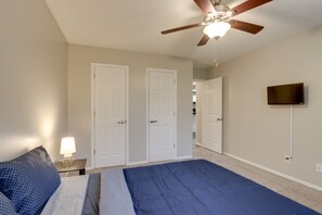 3 habitaciones, escritorio, tabla de planchar con plancha y wifi 