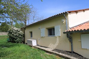 Exterior - Chambres D'hôtes Avec Coin Repas, au Milieu des Champs (Lectoure)