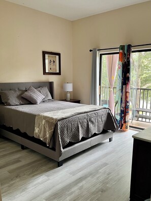 3 bedrooms, desk, iron/ironing board, travel crib