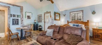 Cabin retreat with private hot tub and breakfast 2