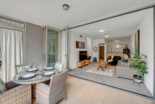 Wild Luxe Beach Front Escape- 1 min walk Southbank