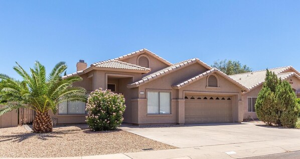 Exterior - Cozy Tempe 4 BD / 2 BA Home (Tempe)