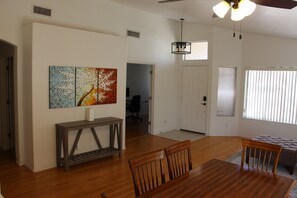 Interior - Cozy Tempe 4 BD / 2 BA Home (Tempe)