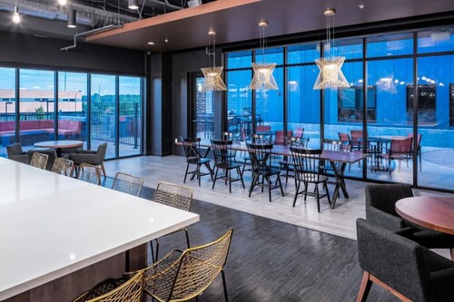 Sleepover | Contemporary 1BD/1BA - DTWN Des Moines
