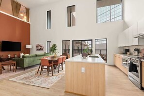 Fridge, microwave, oven, stovetop - NashVybe PH Condo| Broadway & Gulch| Pool, Parking (Nashville)