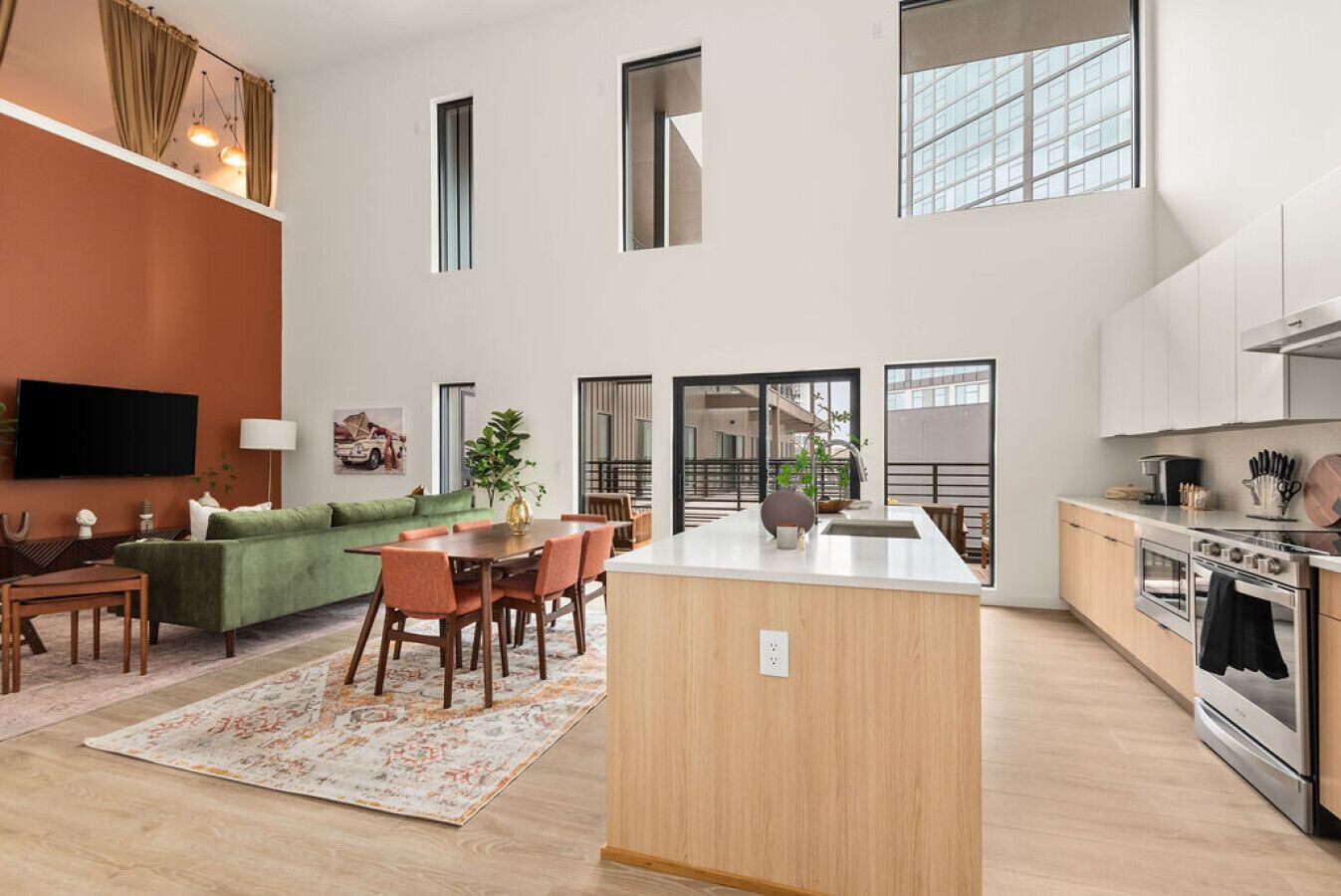 Køleskab, mikrobølgeovn, ovn, kogeplade