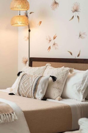 3 habitaciones, tabla de planchar con plancha y cuna de viaje 