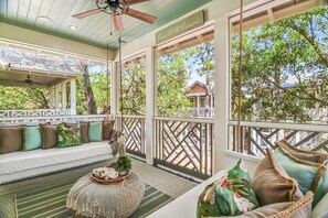 Property grounds - Luxe 5BR WaterColor | 4 King Suites + Private Bunk Room | Golf Cart + Beach Club (Santa Rosa Beach)